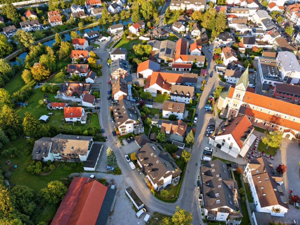 Drohnenaufnahme einer Immobilie im Raum München / Fürstenfeldbruck